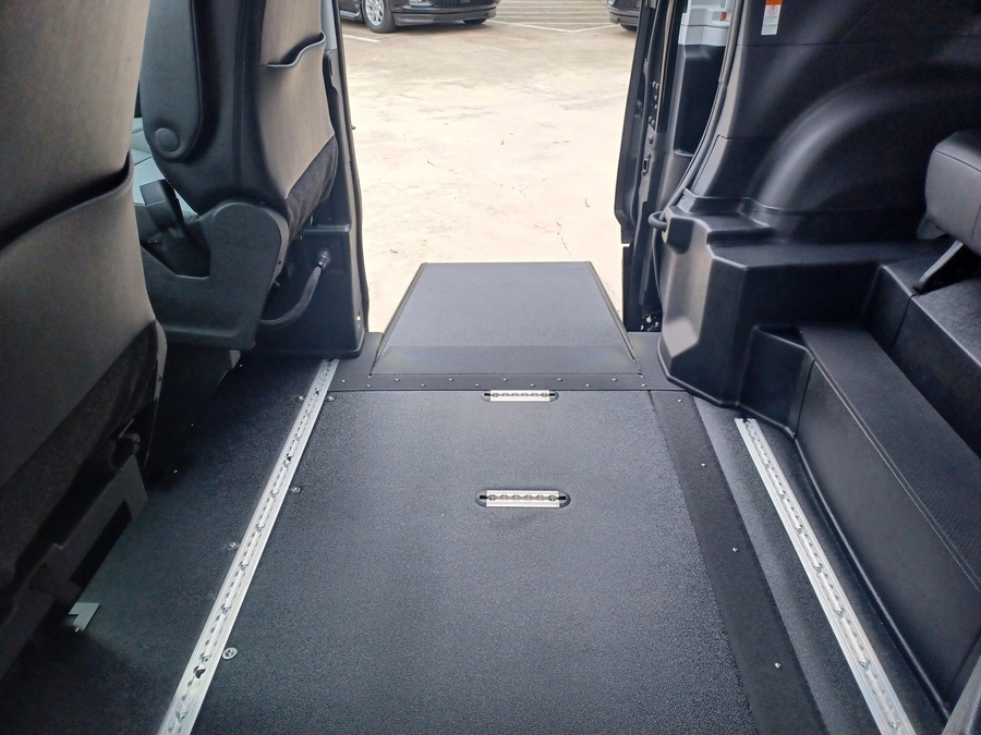 Black Toyota Sienna image number 3