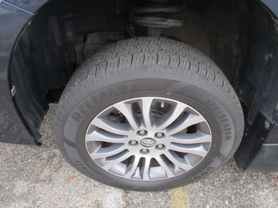 Used 2018 Toyota Sienna XLE Base - VMI Side Entry Entry In Floor Automatic Ramp