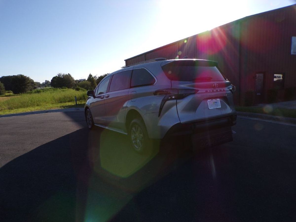 2024 TOYOTA SIENNA - Image 6