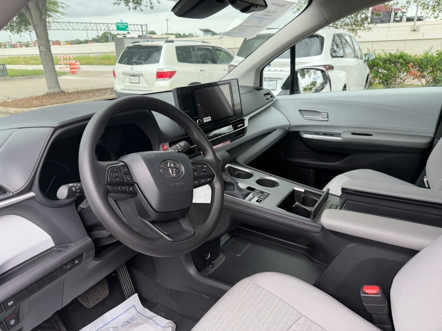 New 2026 Toyota Sienna Hybrid LE - Vantage Mobility Rear Entry Entry Fold Out Manual Ramp