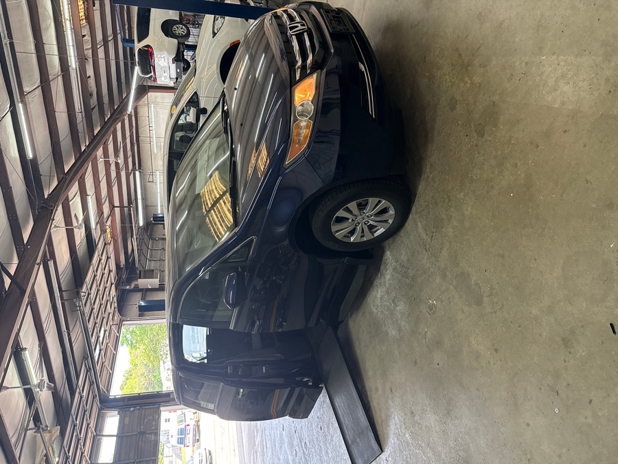 Blue Honda Odyssey image number 1