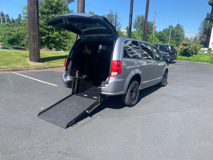 Used 2019 Dodge Grand Caravan GT - International Mobility Rear Entry Entry Fold Out Manual Ramp