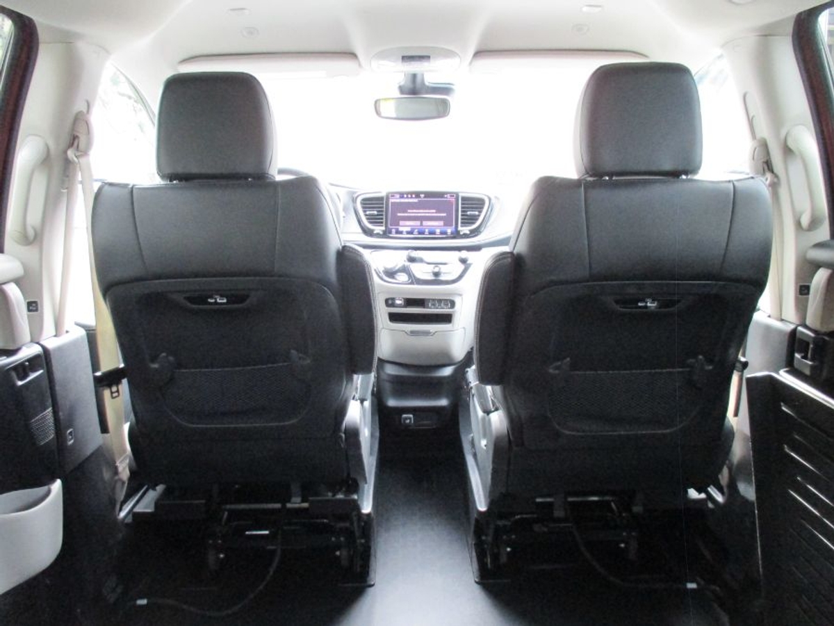 Red Chrysler Pacifica image number 13