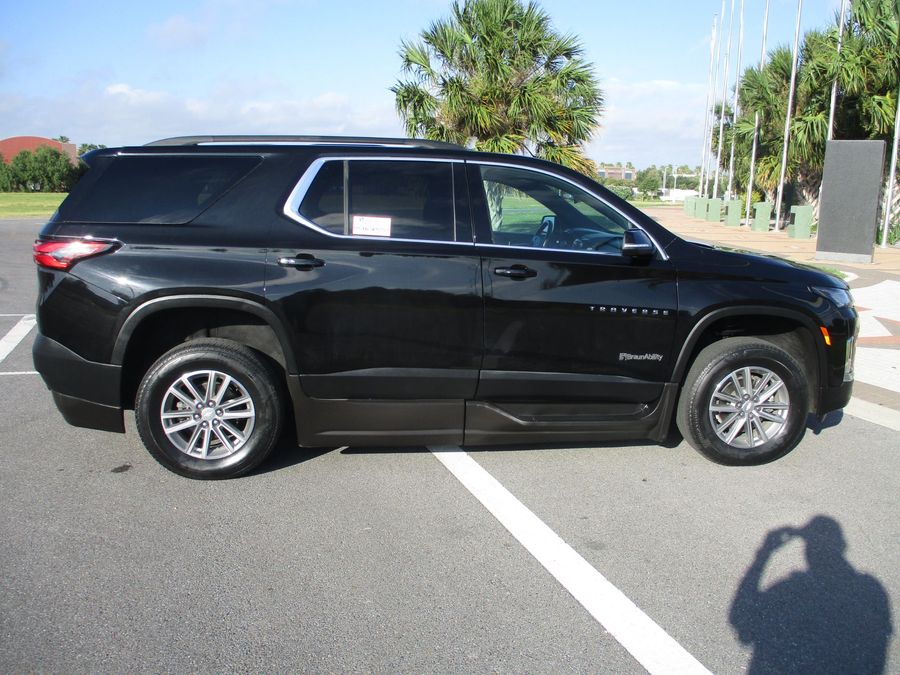 Used 2022 Chevrolet Traverse 1LT - BraunAbility Side Entry Entry In Floor Automatic Ramp