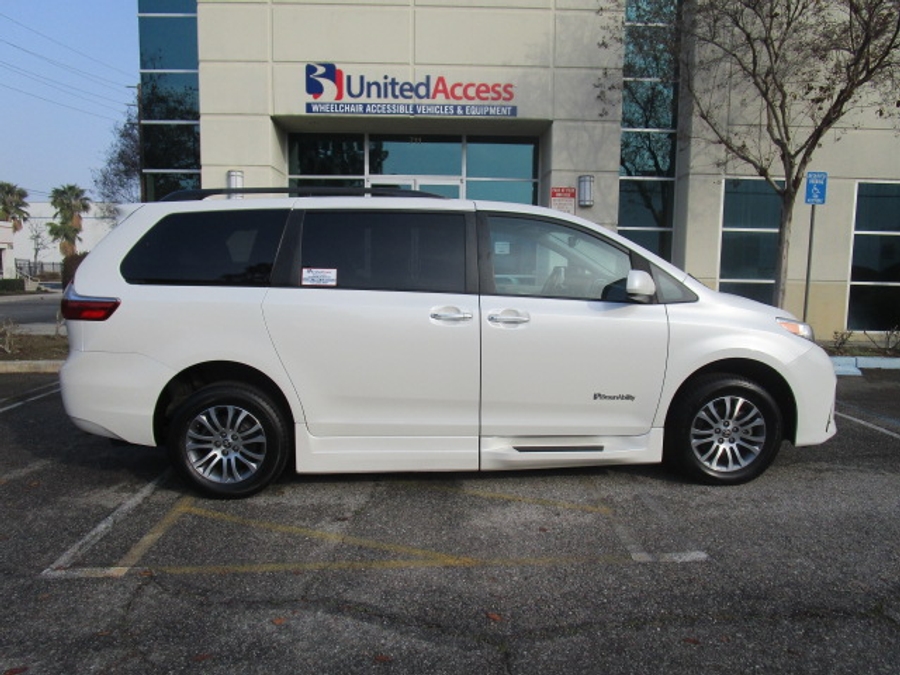 Used 2020 Toyota Sienna XLE Base - BraunAbility Side Entry Entry Fold Out Automatic Ramp
