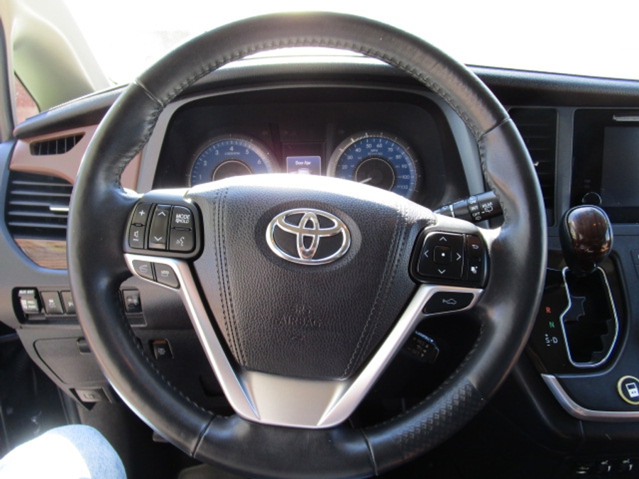 Used 2015 Toyota Sienna Limited - BraunAbility Side Entry Entry In Floor Automatic Ramp