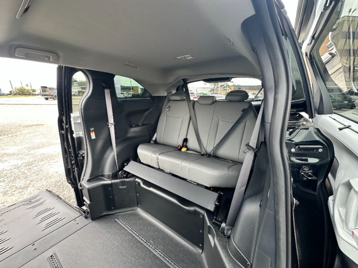 2025 TOYOTA SIENNA - Image 16