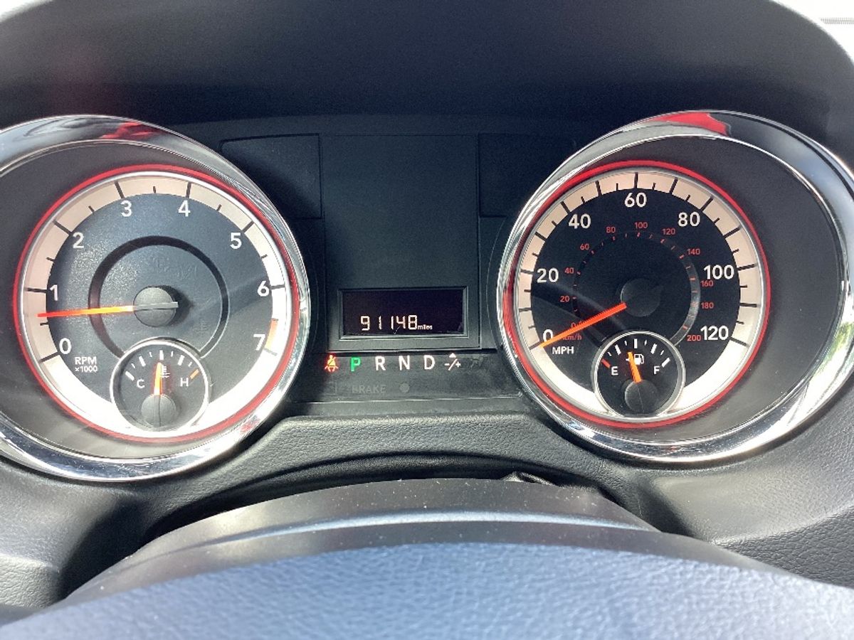 Red Dodge Grand Caravan image number 16