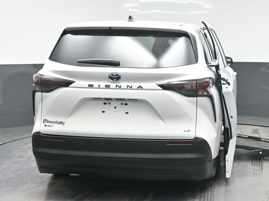 New 2025 Toyota Sienna Hybrid LE - BraunAbility Side Entry Entry Fold Out Automatic Ramp