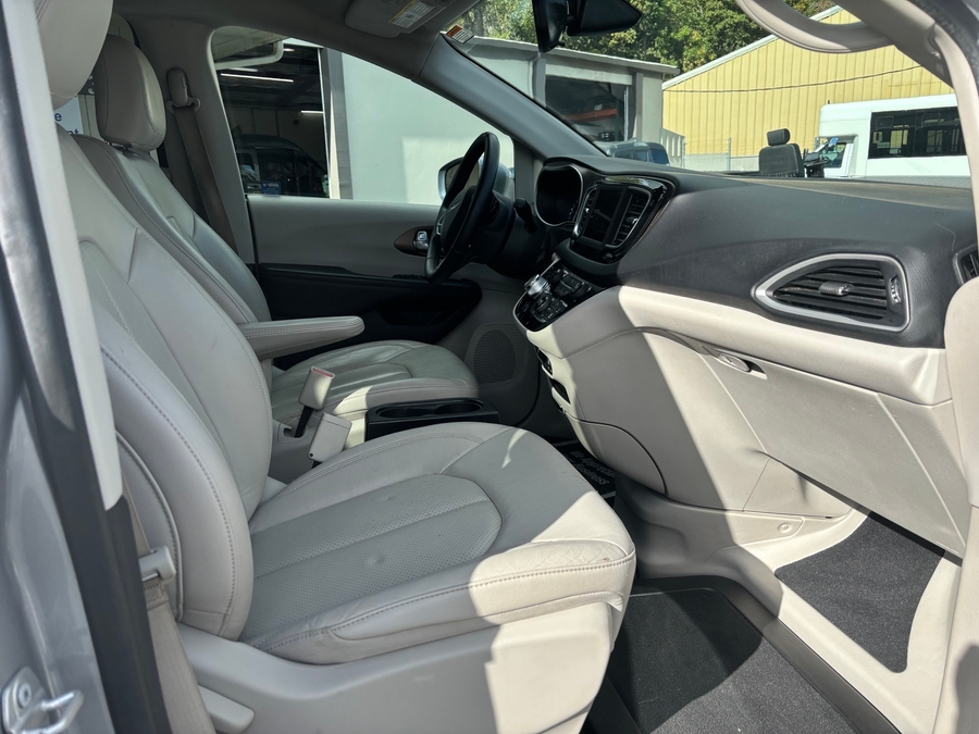 Used 2018 Chrysler Pacifica Touring L - BraunAbility Side Entry Fold Out Automatic Ramp