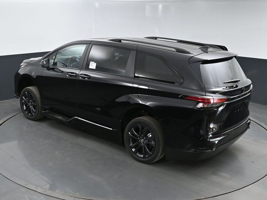 New 2025 Toyota Sienna Hybrid XSE Sport - BraunAbility Side Entry Entry Fold Out Automatic Ramp
