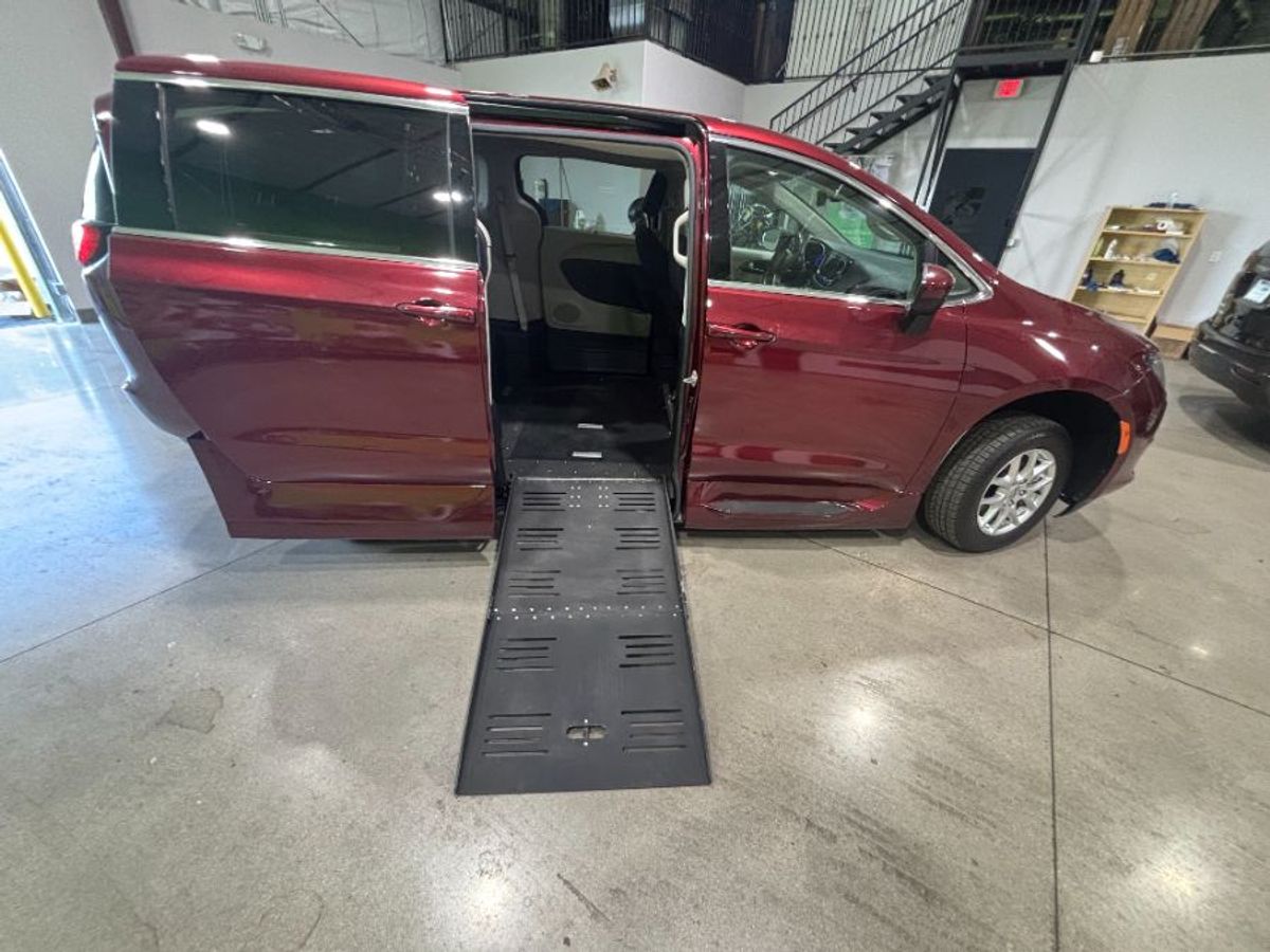 2022 CHRYSLER VOYAGER - Image 2