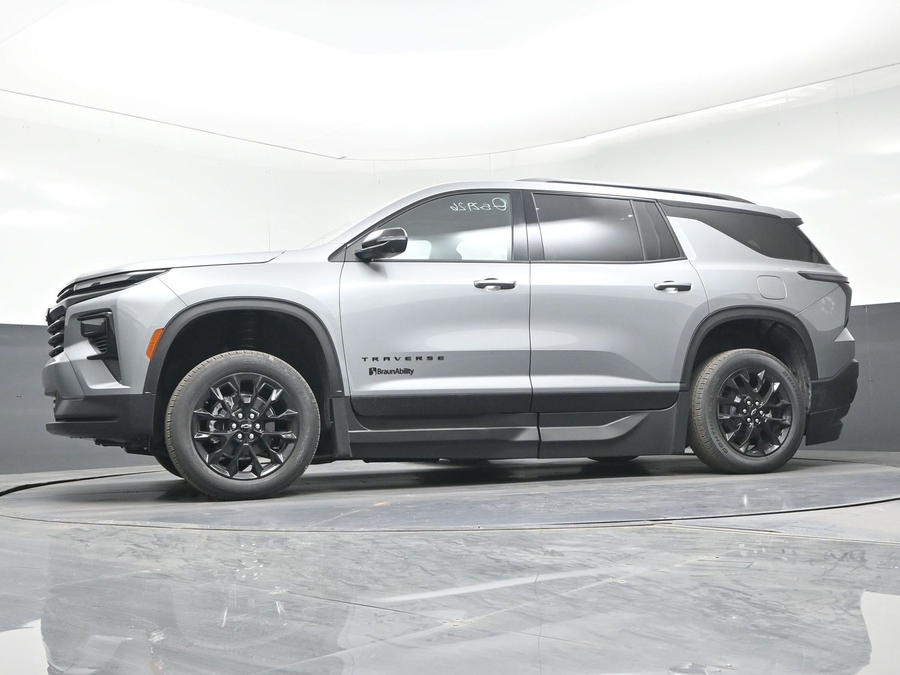 New 2026 Chevrolet Traverse 1LT Midnight - BraunAbility Side Entry Entry In Floor Automatic Ramp