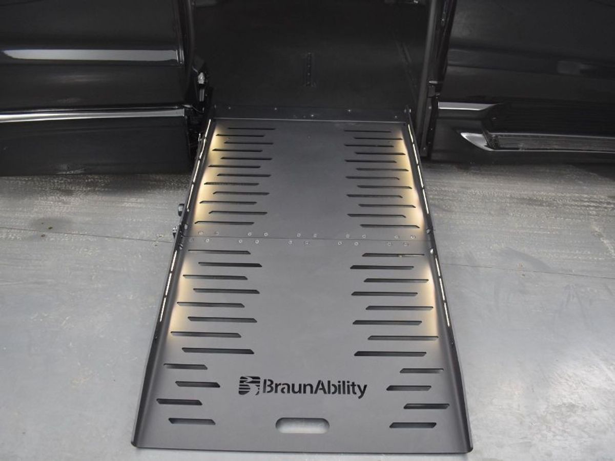 2025 CHRYSLER PACIFICA - Image 4