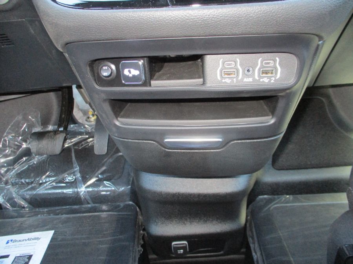 2025 CHRYSLER PACIFICA - Image 15