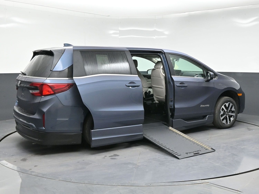 Blue Honda Odyssey image number 6