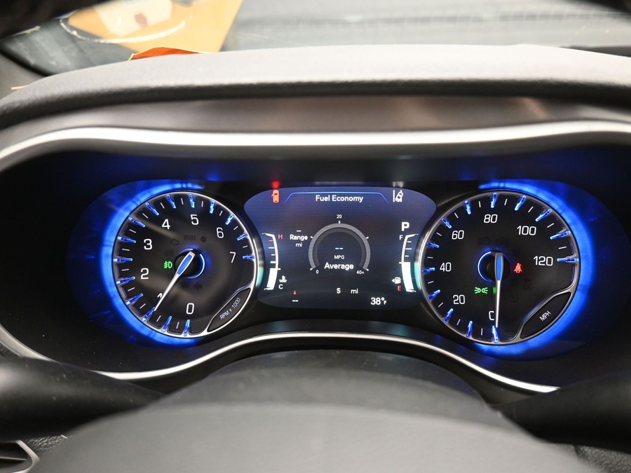 Black Chrysler Pacifica image number 15