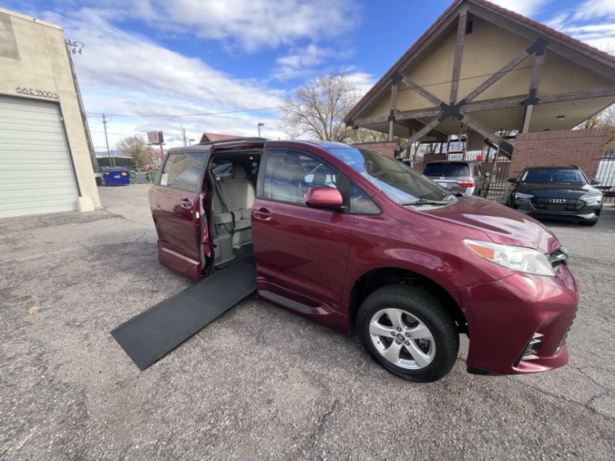 Red Toyota Sienna image number 7