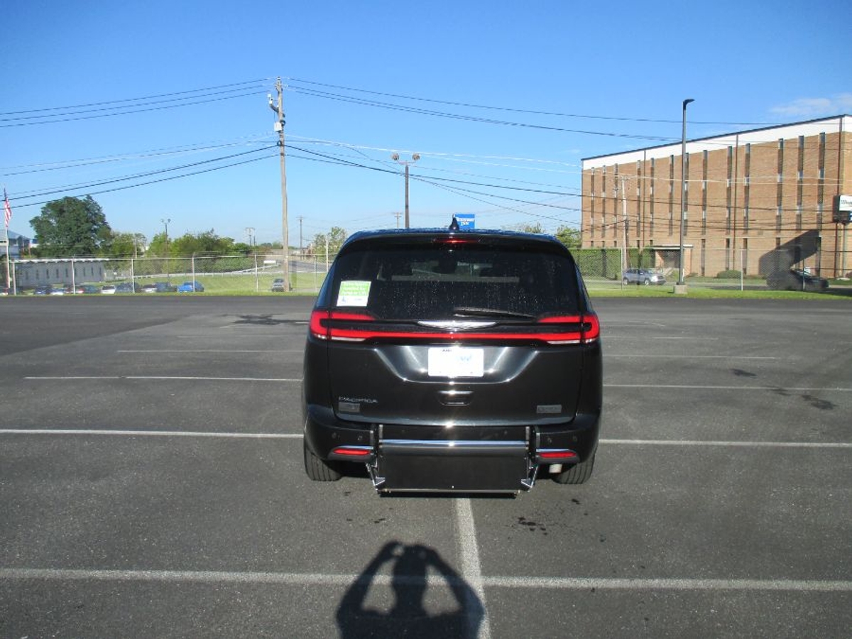 2023 CHRYSLER PACIFICA - Image 2