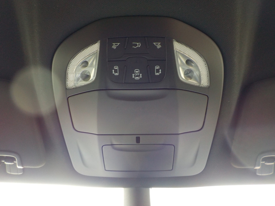 Silver Chrysler Pacifica image number 37