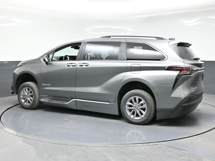 New 2026 Toyota Sienna Hybrid XLE Add - BraunAbility Side Entry Entry Fold Out Automatic Ramp