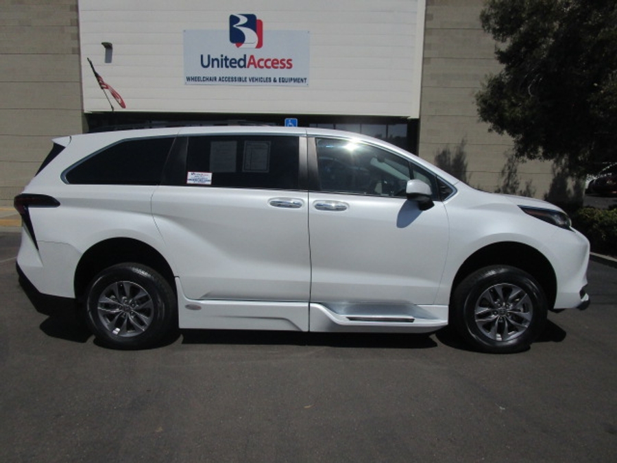 Used 2023 Toyota Sienna Hybrid XLE Plus - BraunAbility Side Entry Entry Fold Out Automatic Ramp