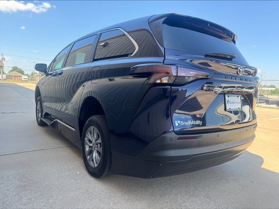 Used 2024 Toyota Sienna Hybrid XLE - BraunAbility Side Entry Entry In Floor Automatic Ramp
