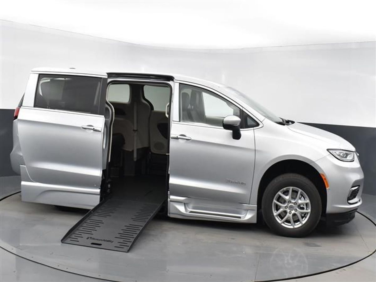 2023 CHRYSLER PACIFICA - Image 18