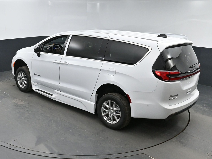 Used 2025 Chrysler Pacifica Select Safety - BraunAbility Side Entry Fold Out Automatic Ramp