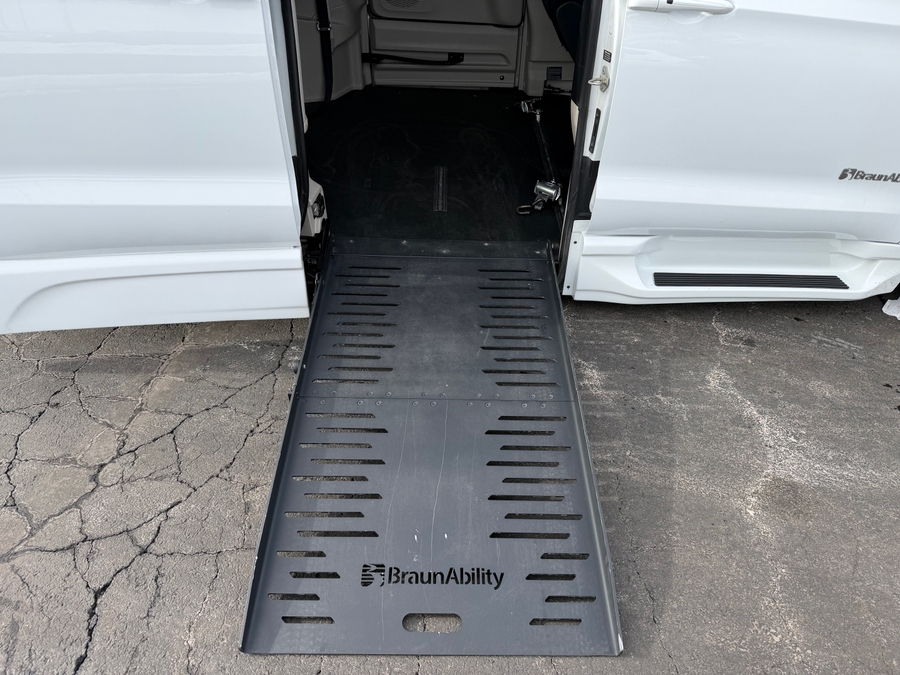 Used 2023 Chrysler Pacifica Touring L - BraunAbility Side Entry Entry Fold Out Automatic Ramp