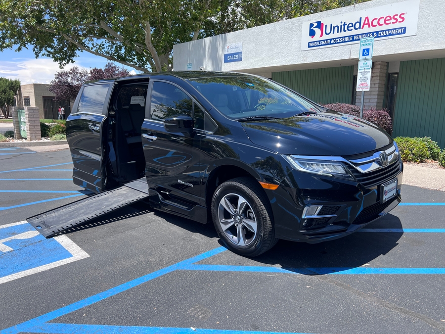 Used 2019 Honda Odyssey Touring - BraunAbility Side Entry In Floor Automatic Ramp