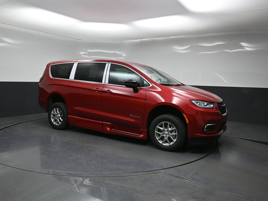 Red Chrysler Pacifica image number 14