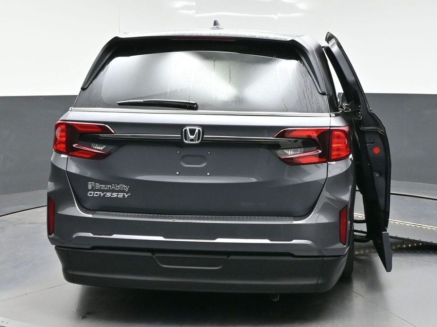Grey Honda Odyssey image number 3
