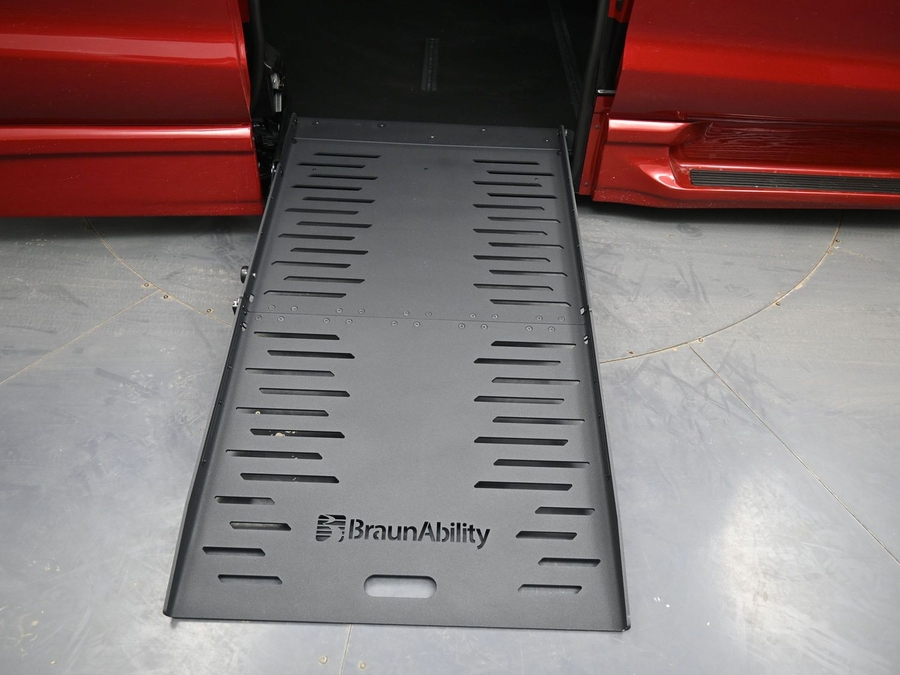 New 2026 Chrysler Pacifica Select Safety - BraunAbility Side Entry Fold Out Automatic Ramp