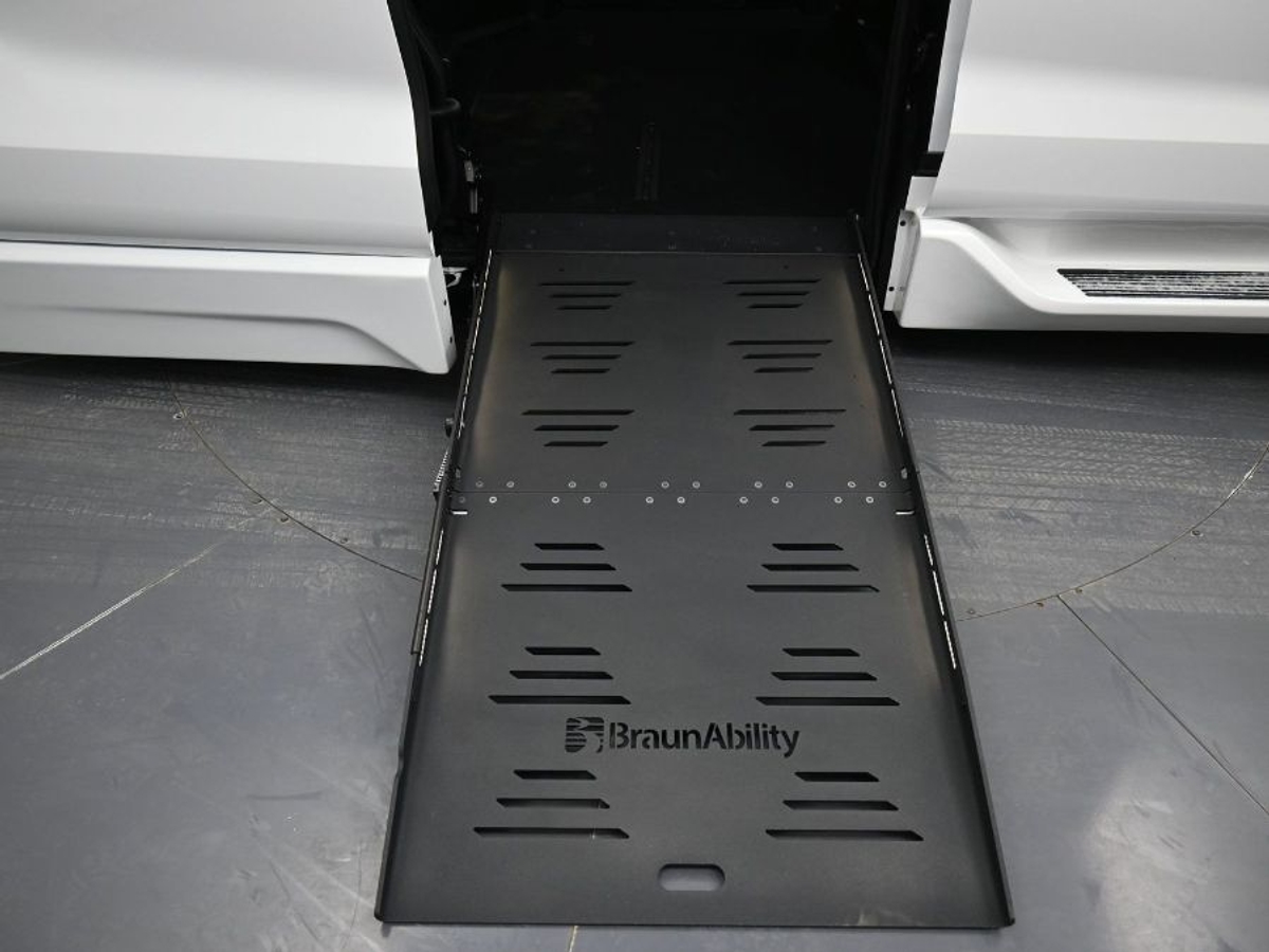 2025 TOYOTA SIENNA - Image 11