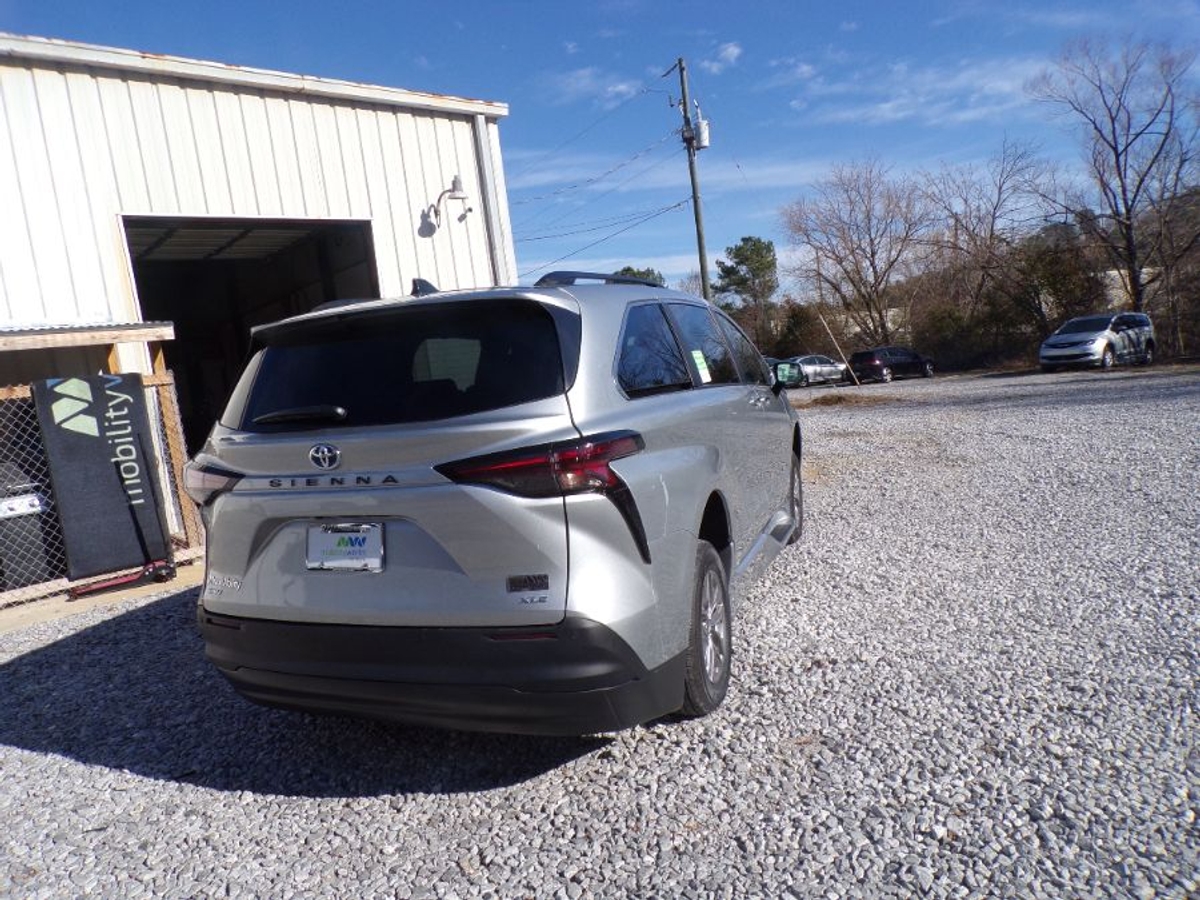 2025 TOYOTA SIENNA - Image 9