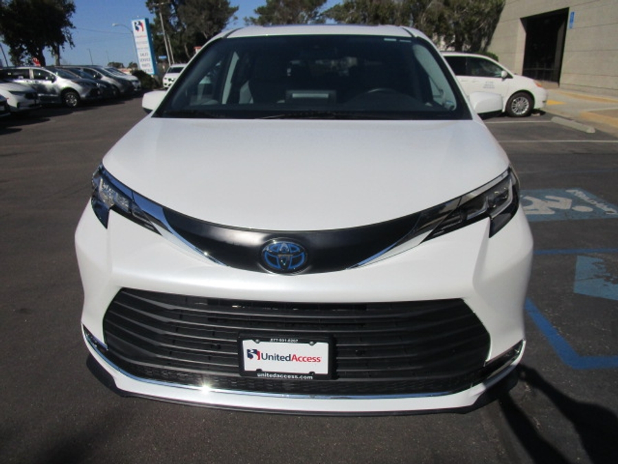 Used 2022 Toyota Sienna Hybrid XLE Base - BraunAbility Side Entry Entry Fold Out Automatic Ramp