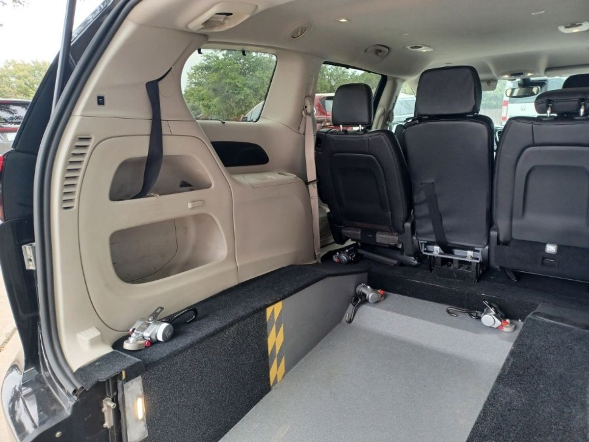 2022 CHRYSLER PACIFICA - Image 2