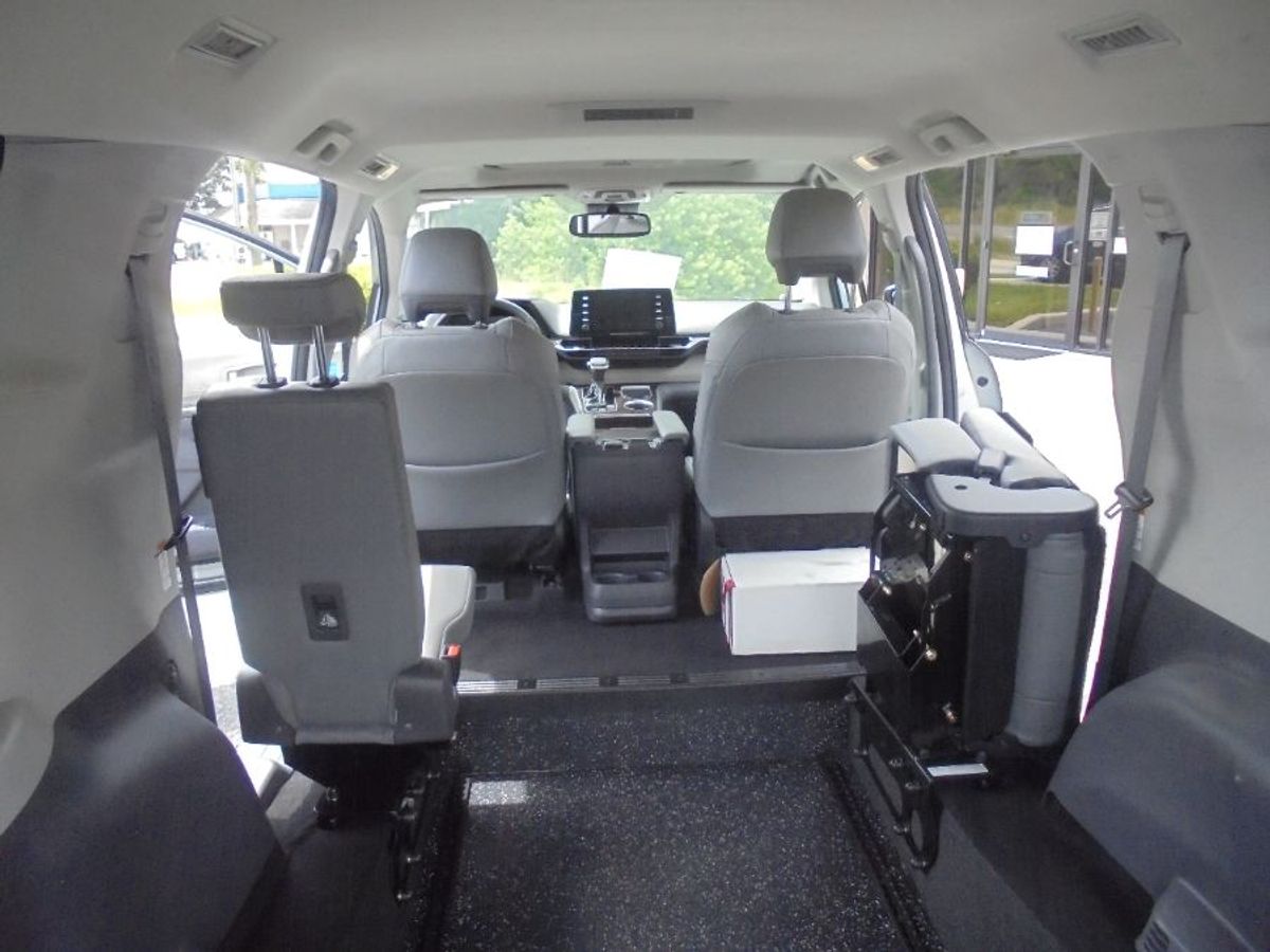 2024 TOYOTA SIENNA - Image 5