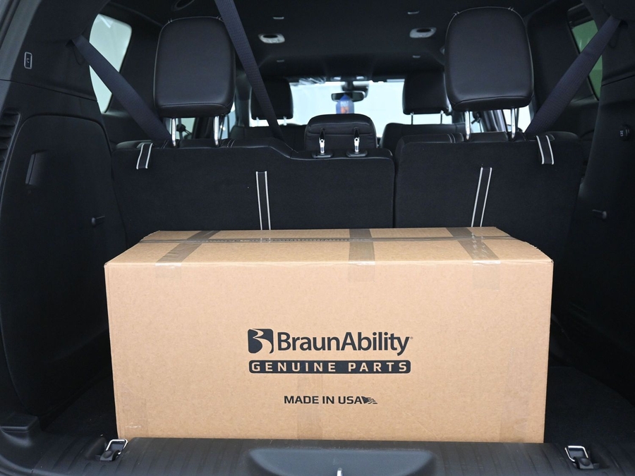 Black Chrysler Pacifica image number 13