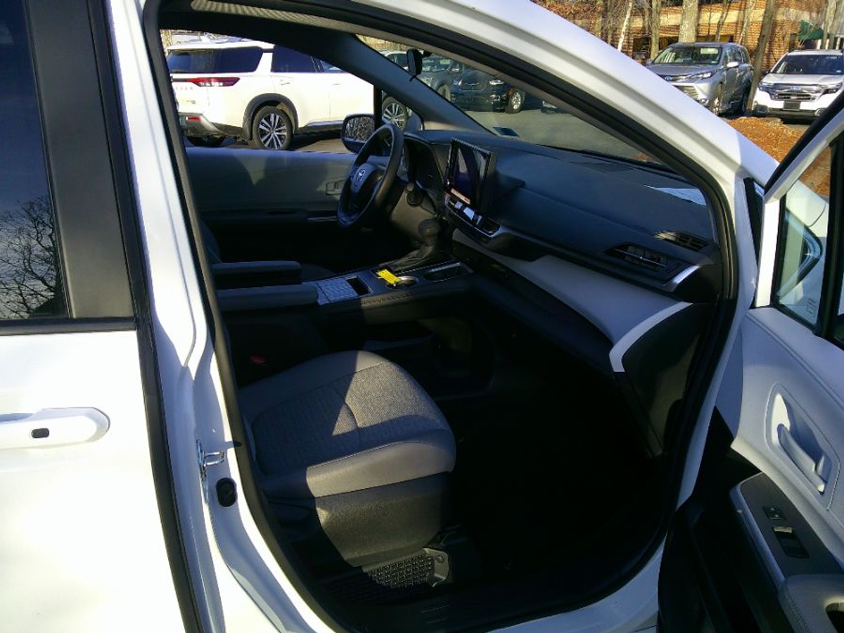 2025 TOYOTA SIENNA - Image 19
