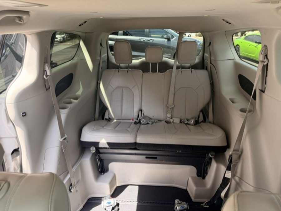 Used 2021 Chrysler Voyager LXi - BraunAbility Side Entry Fold Out Automatic Ramp