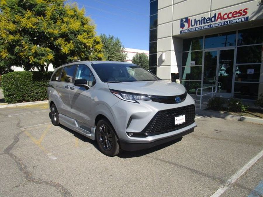New 2025 Toyota Sienna Hybrid XSE Sport - VMI Side Entry Entry In Floor Automatic Ramp