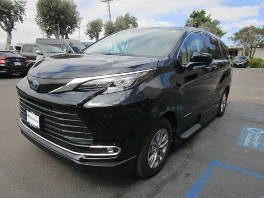 Used 2024 Toyota Sienna Hybrid XLE Base - VMI Side Entry Entry In Floor Automatic Ramp