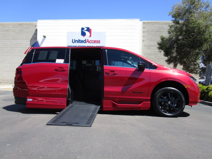 New 2026 Honda Odyssey Sport - BraunAbility Side Entry In Floor Automatic Ramp