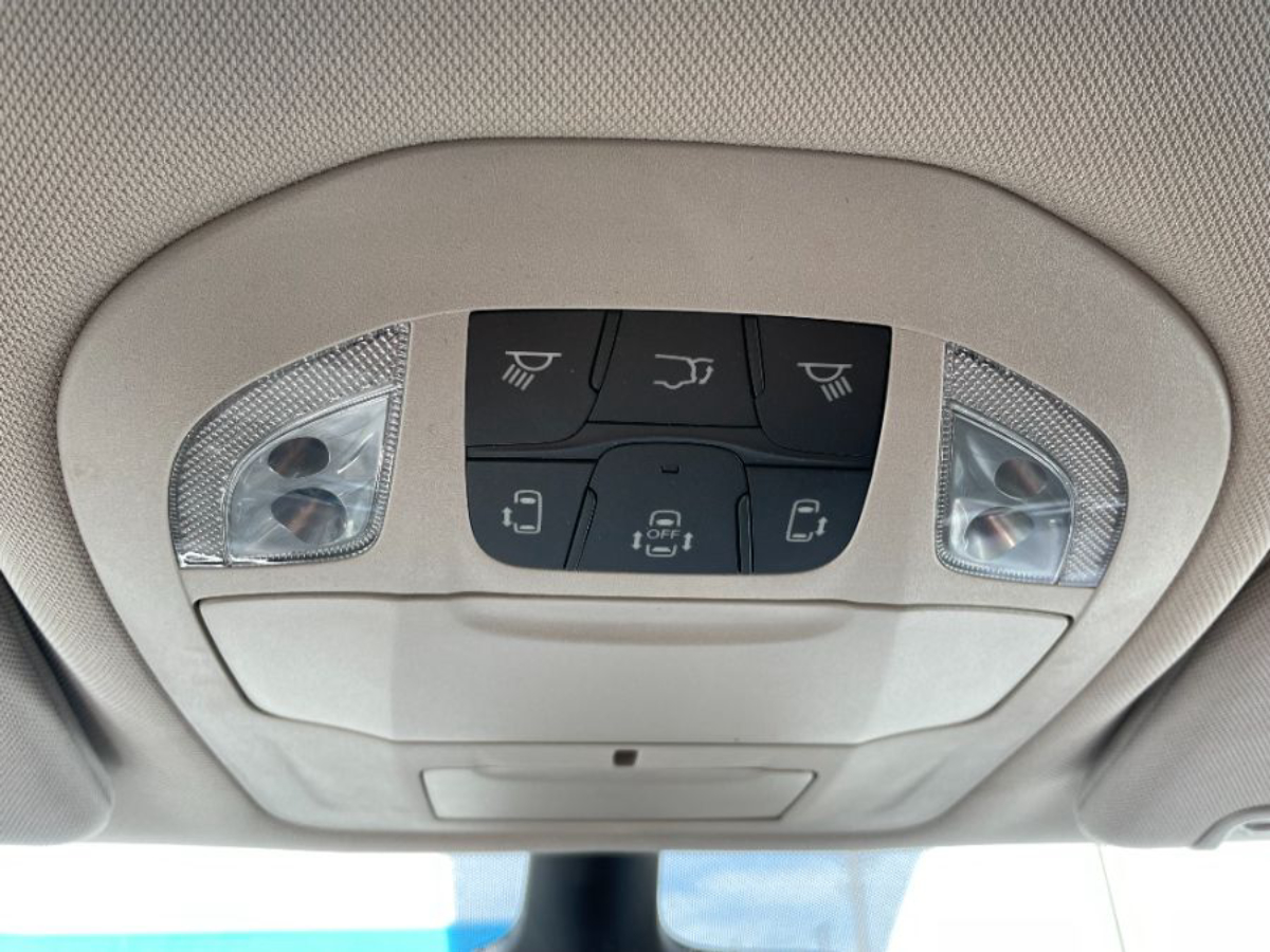 2023 CHRYSLER VOYAGER - Image 10