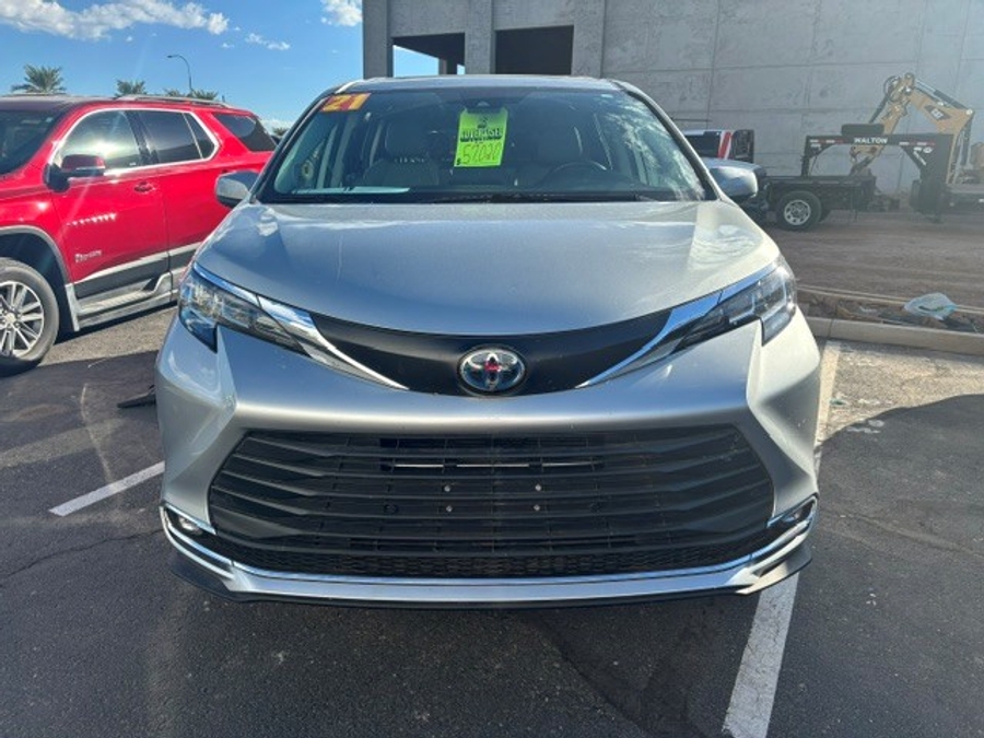 Used 2021 Toyota Sienna Hybrid XLE - BraunAbility Side Entry Fold Out Automatic Ramp