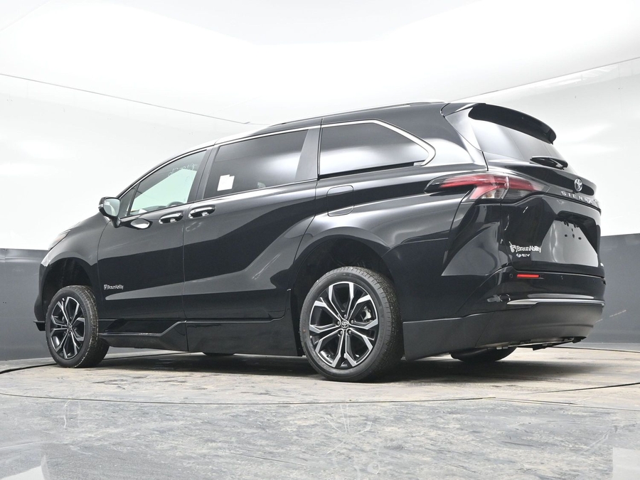 New 2025 Toyota Sienna Hybrid Platinum - BraunAbility Side Entry Entry Fold Out Automatic Ramp