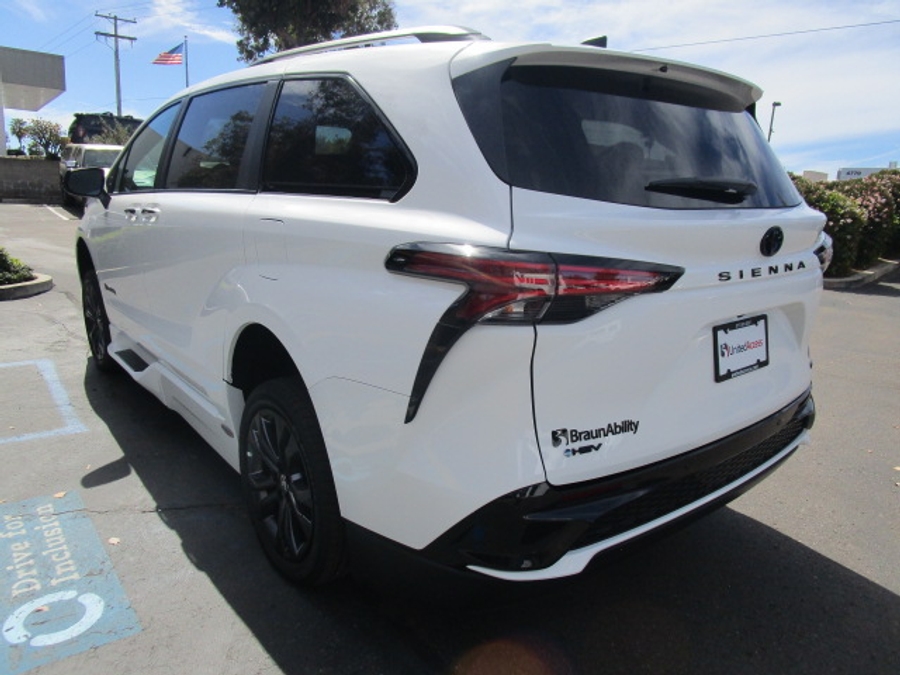 New 2025 Toyota Sienna Hybrid XSE Sport - BraunAbility Side Entry Entry Fold Out Automatic Ramp