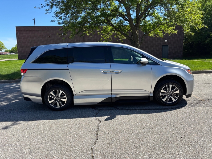 Used 2015 Honda Odyssey Touring Elite - VMI Side Entry Entry In Floor Automatic Ramp